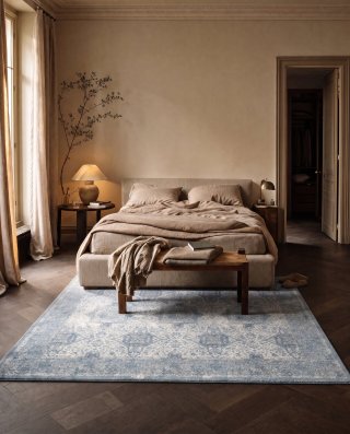 Tapis Auguste — Ciel de Brume, en situation